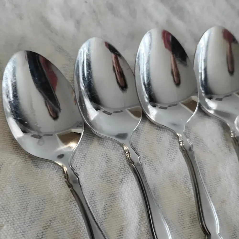 7 Oneida Community Satinique Teaspoons 6